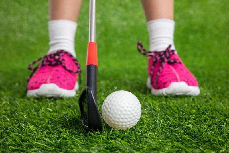 Chất liệu và kích thước giày golf trẻ em 