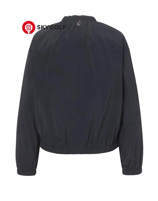 mặt sau áo khoác golf Hazzys dây rút bản overfit màu đen 