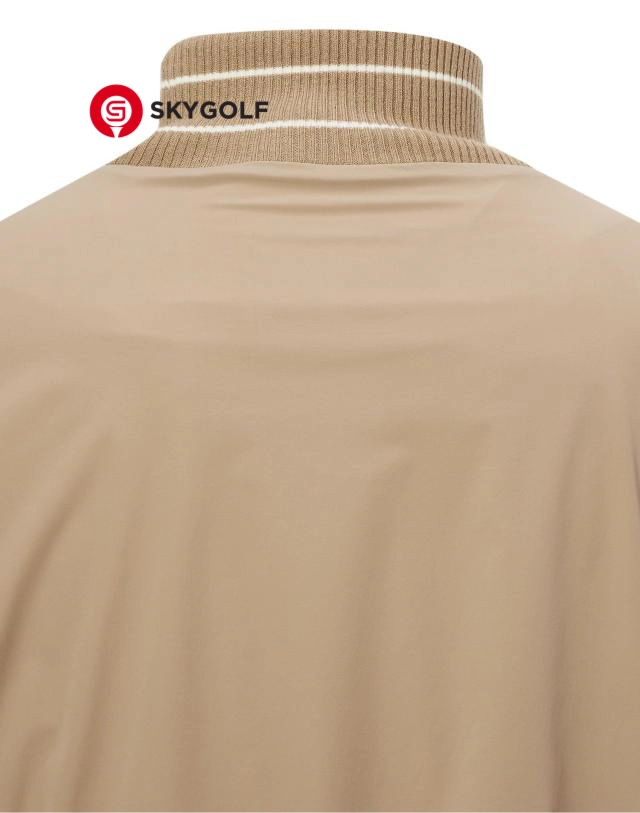 cổ mặt sau áo len Hazzys dệt kim cổ cao màu nâu camel