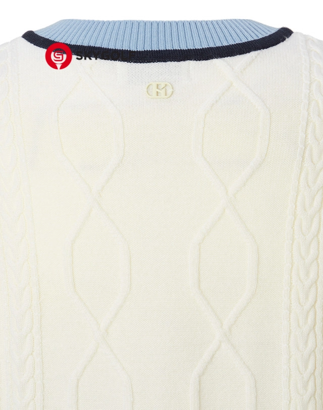 mặt sau cổ áo vest Hazzys đan dây màu ngà voi