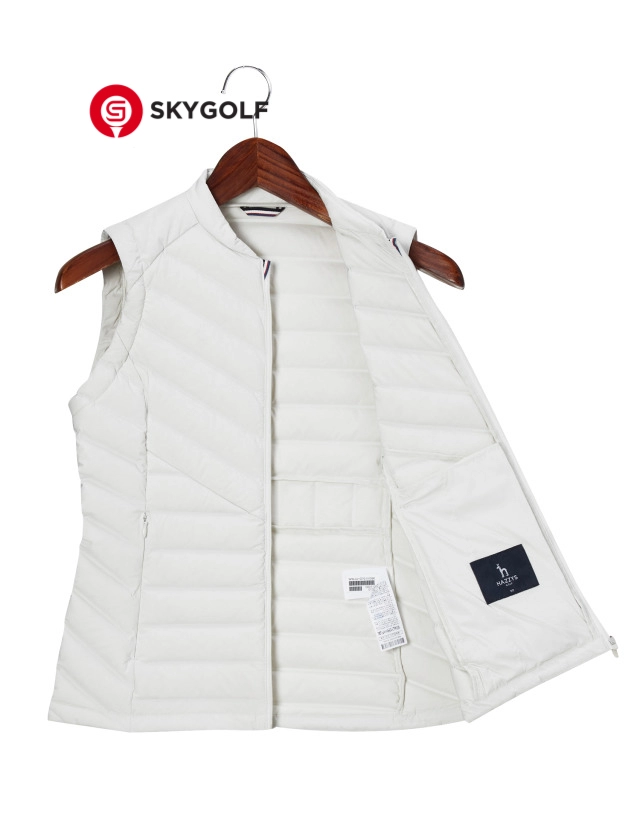 bên trong áo vest hazzys màu trắng