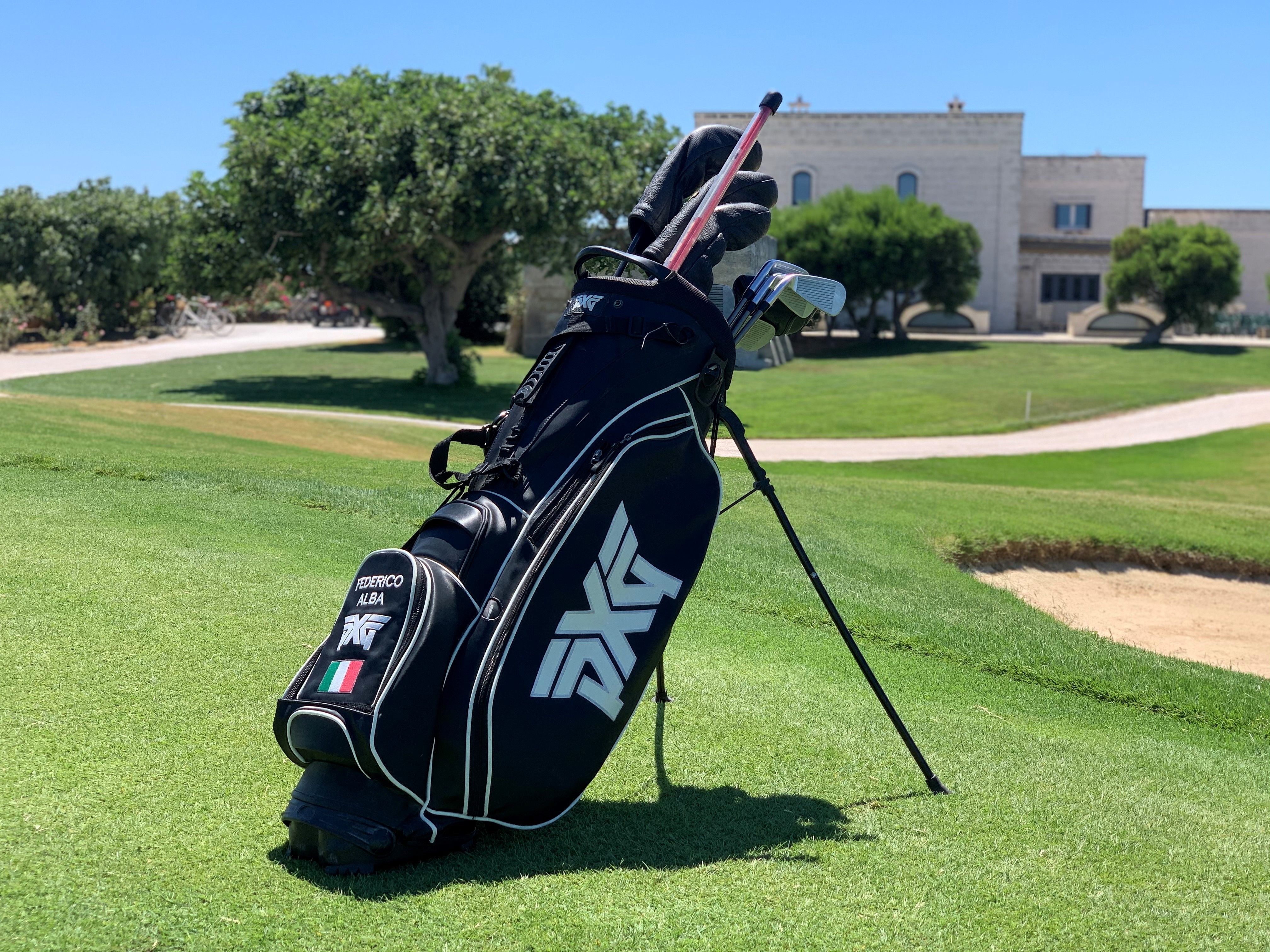 Túi đựng gậy Golf Carry Bag có sức chứa lương đối lớn