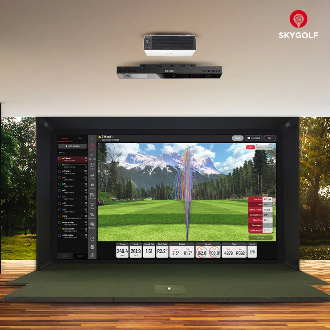 Cảm biến Uneekor EYE XO2 gắn trên trần phòng tập golf.